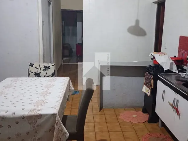 Casa com 340m² 3 quartos e 1 banheiro, à venda, no bairro Vila Santa Rosa em Jundiaí