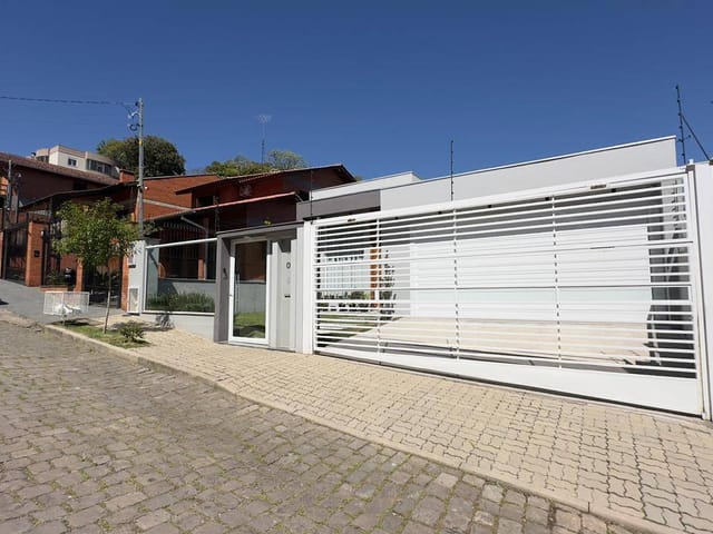 Casa 3 quartos e 3 banheiros, à venda, no bairro Ana Rech em Caxias do Sul