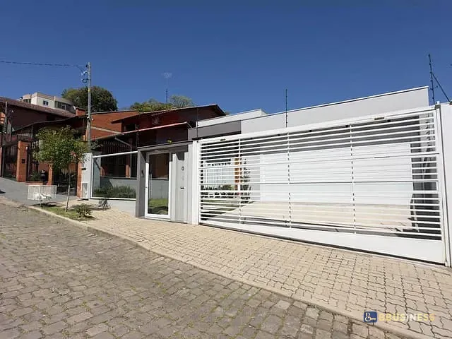 Casa 3 quartos e 3 banheiros, à venda, no bairro Ana Rech em Caxias do Sul
