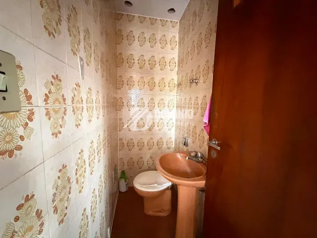 Casa com 269m², à venda, no bairro Centro em Uberaba