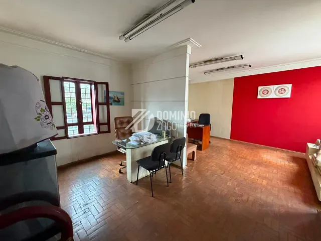 Casa com 269m², à venda, no bairro Centro em Uberaba