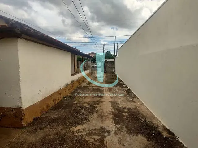 Casa com 360m² 6 quartos e 3 banheiros, à venda, no bairro JARDIM DEL REY em ARARAQUARA