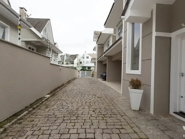 Casa 3 quartos e 6 banheiros, à venda, no bairro Santa Felicidade em Curitiba