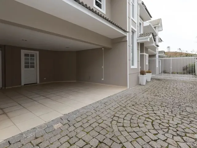 Casa 3 quartos e 6 banheiros, à venda, no bairro Santa Felicidade em Curitiba