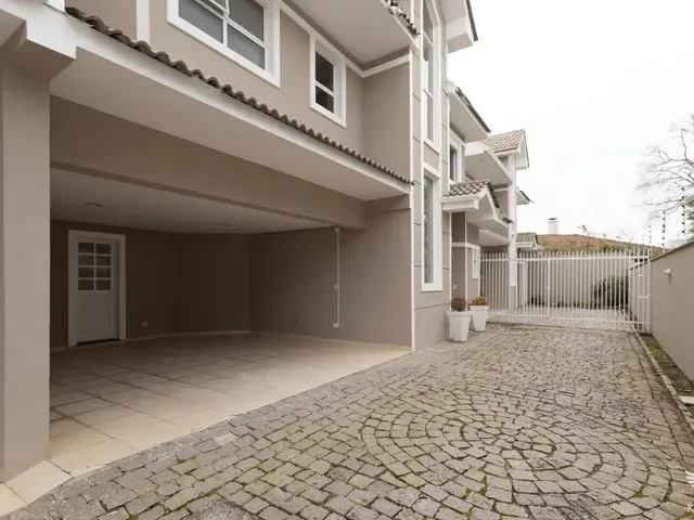Casa 3 quartos e 6 banheiros, à venda, no bairro Santa Felicidade em Curitiba
