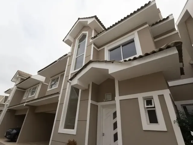 Casa 3 quartos e 6 banheiros, à venda, no bairro Santa Felicidade em Curitiba