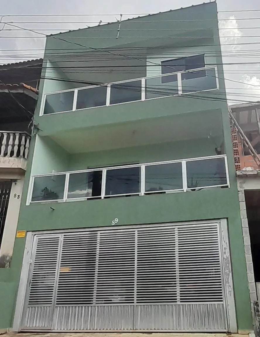 Casa em condomínio para venda com 4 quartos, sendo 1 suíte, 303m²
