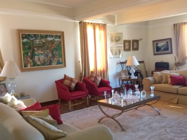 Foto do Casa - Casa em Condomínio Granja Verde sendo 5 Quartos, Piscina com Hidromassagem, 4 Vagas no Bairro Planalto, Belo Horizonte, MG | Deltalar Imóveis
