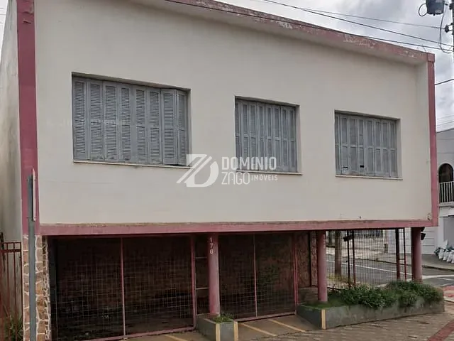 Casa à venda, no bairro Centro em Uberaba