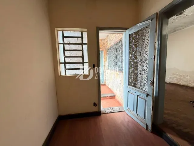 Casa à venda, no bairro Centro em Uberaba