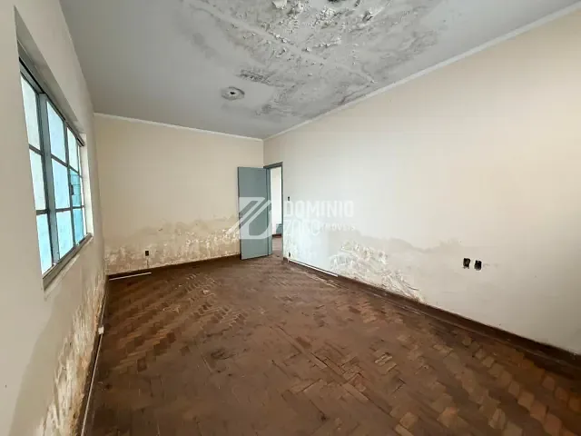 Casa à venda, no bairro Centro em Uberaba