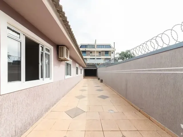 Casa com 512m² 5 quartos e 3 banheiros, à venda, no bairro Boqueirão em Curitiba