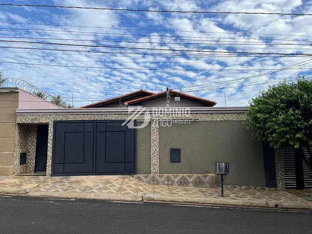 Casa 2 quartos e 2 banheiros, à venda, no bairro Fabrício em Uberaba