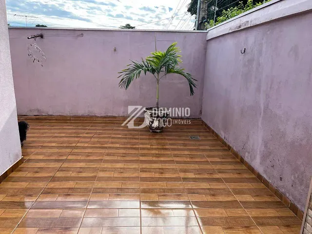 Casa 2 quartos e 2 banheiros, à venda, no bairro Fabrício em Uberaba