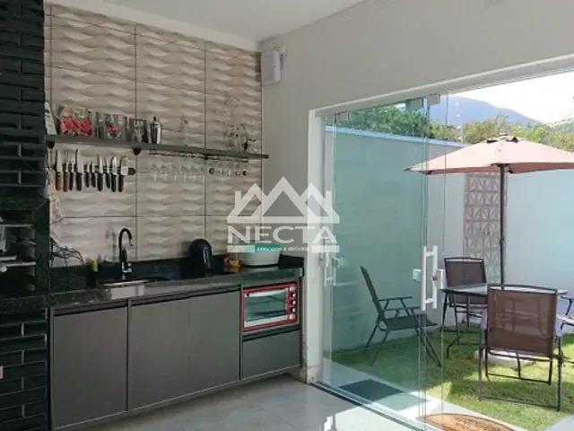 Casa com 300m² 3 quartos e 2 banheiros, à venda, no bairro Massaguaçu em Caraguatatuba