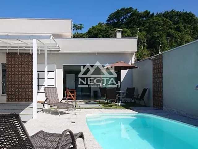 Casa com 300m² 3 quartos e 2 banheiros, à venda, no bairro Massaguaçu em Caraguatatuba
