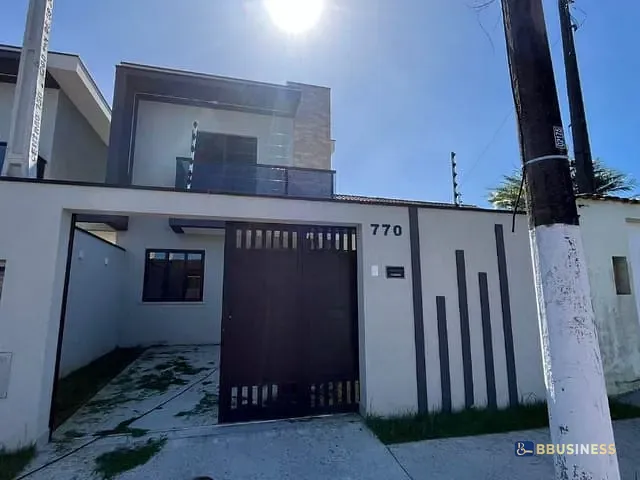 Casa 2 quartos e 3 banheiros, à venda, no bairro Centro em Bertioga