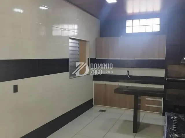 Casa com 143m² 44 quartos e 2 banheiros, à venda, no bairro Recreio dos Bandeirantes em Uberaba