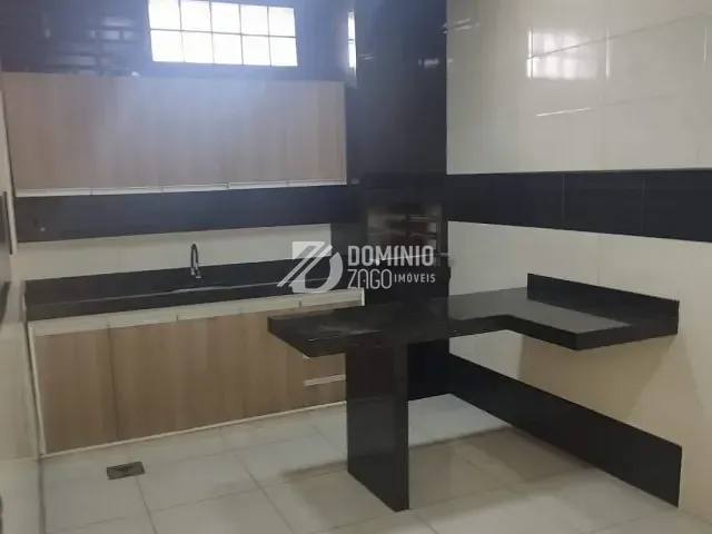 Casa com 143m² 44 quartos e 2 banheiros, à venda, no bairro Recreio dos Bandeirantes em Uberaba