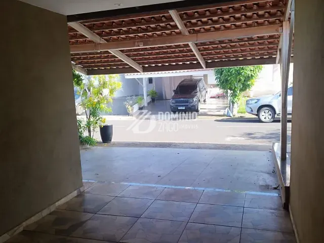 Casa com 143m² 44 quartos e 2 banheiros, à venda, no bairro Recreio dos Bandeirantes em Uberaba