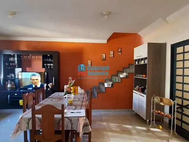 Casa com 297m² 3 quartos e 2 banheiros, à venda, no bairro Parque dos Municípios I em Guaxupé