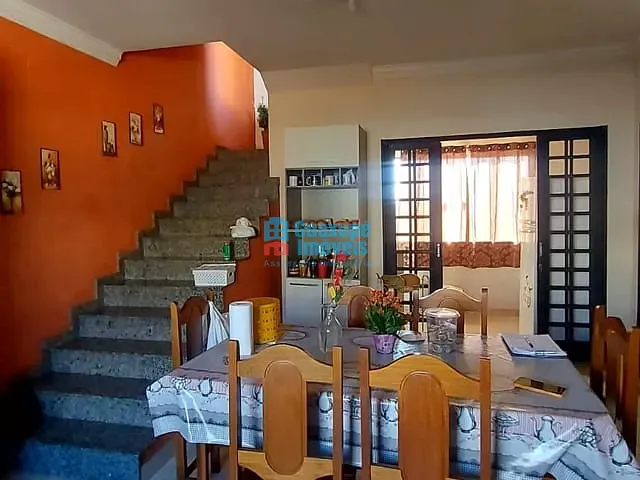 Casa com 297m² 3 quartos e 2 banheiros, à venda, no bairro Parque dos Municípios I em Guaxupé