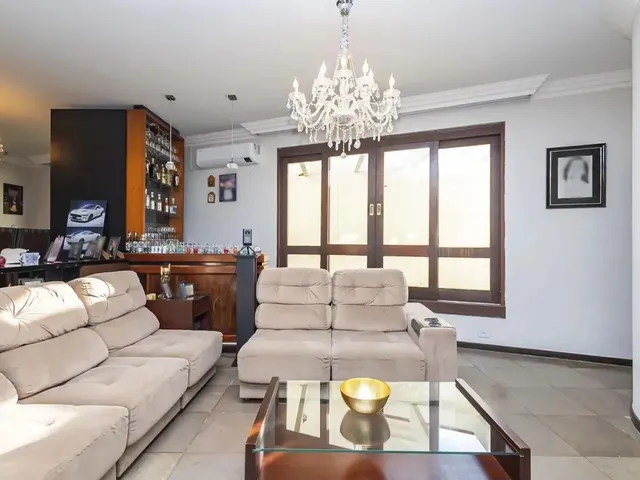 Casa com 639m² 4 quartos e 2 banheiros, à venda, no bairro São Lourenço em Curitiba