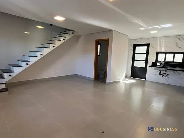 Casa 2 quartos e 3 banheiros, à venda, no bairro Centro em Bertioga