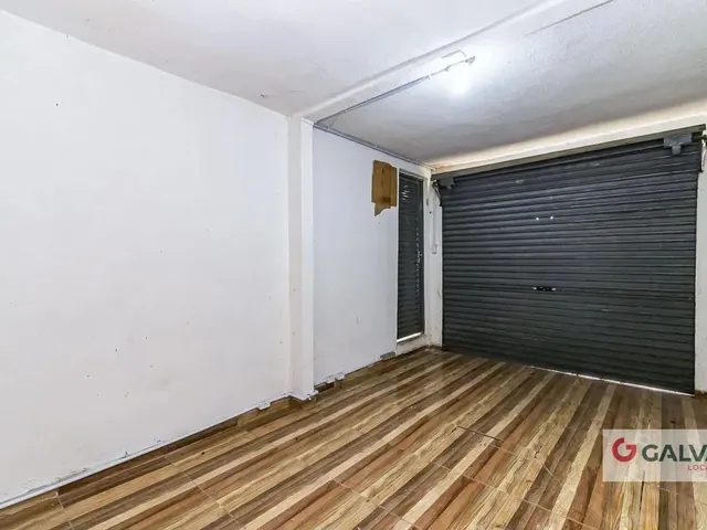 Casa 5 quartos e 2 banheiros, para alugar, no bairro Uberaba em Curitiba
