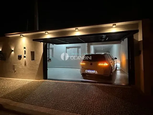 Casa 3 quartos e 2 banheiros, à venda, no bairro Jardim Leonor em Artur Nogueira