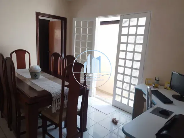 Casa com 231m² 3 quartos e 3 banheiros, à venda, no bairro Nova Pouso Alegre em Pouso Alegre