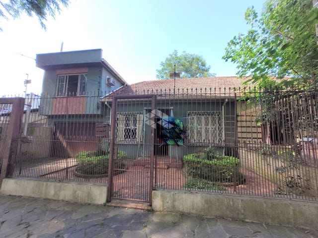Casa 3 quartos e 2 banheiros, à venda, no bairro Petrópolis em Porto Alegre