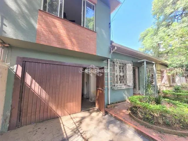 Casa 3 quartos e 2 banheiros, à venda, no bairro Petrópolis em Porto Alegre