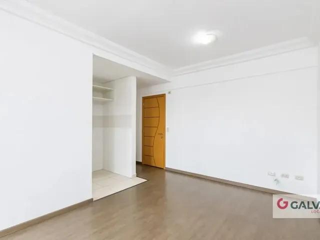 Casa 1 quarto e 1 banheiro, para alugar, no bairro Cristo Rei em Curitiba