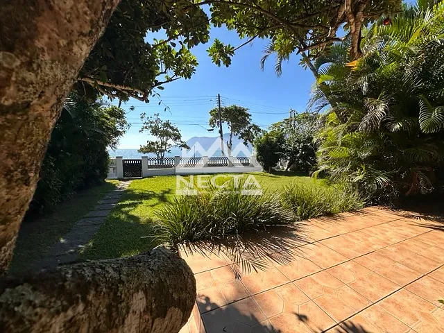 Casa com 1300m² 4 quartos e 6 banheiros, à venda, no bairro Cigarras em São Sebastião