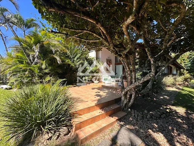 Casa com 1300m² 4 quartos e 6 banheiros, à venda, no bairro Cigarras em São Sebastião