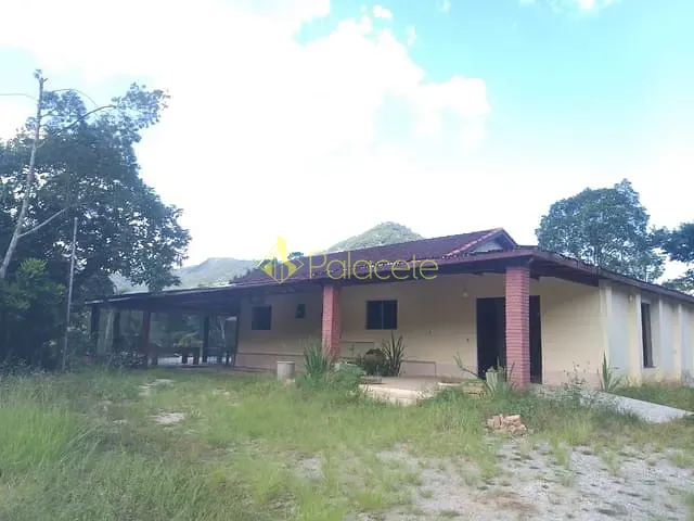Casa com 8000m² 4 quartos e 1 banheiro, à venda, no bairro Ribeirão Grande em Pindamonhangaba