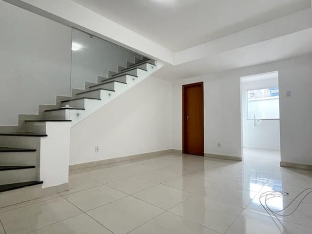 Foto do Casa - Casa geminada para locação com 2 quartos, armarios planejados e duas vagas cobertas, Jardim Leblon, Belo Horizonte, MG | Deltalar Imóveis