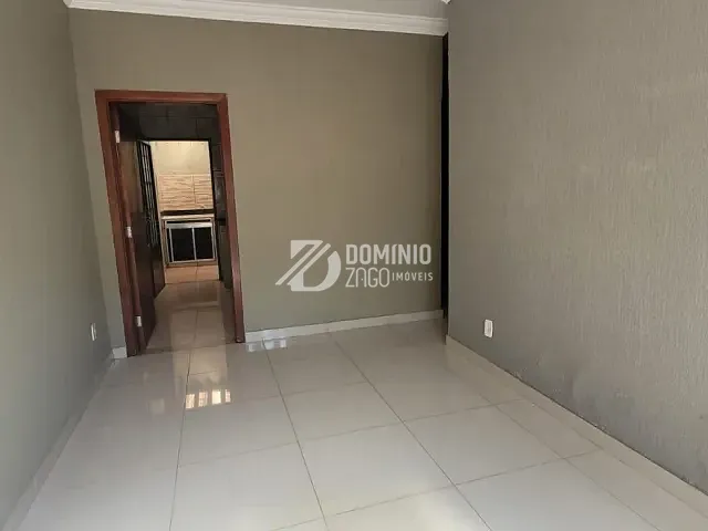 Casa 2 quartos e 1 banheiro, para alugar, no bairro Olinda em Uberaba