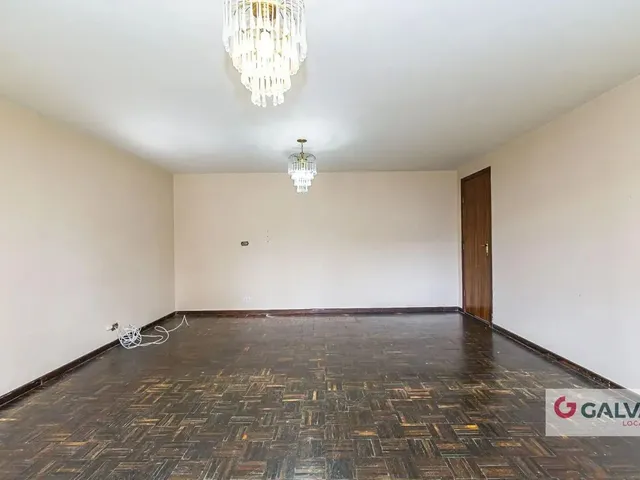 Casa 3 quartos e 1 banheiro, para alugar, no bairro Campo Comprido em Curitiba