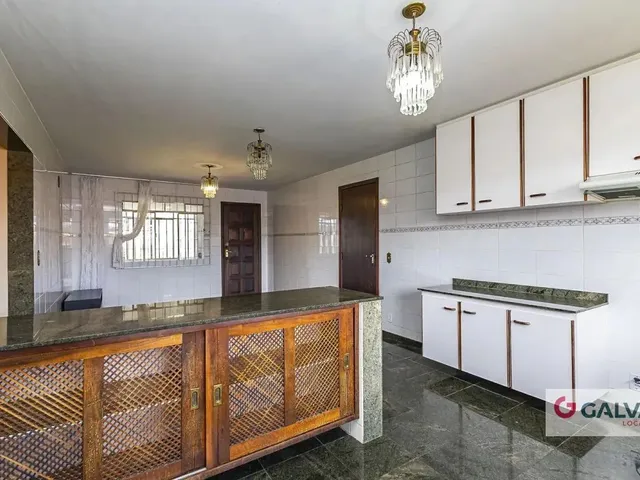 Casa 3 quartos e 1 banheiro, para alugar, no bairro Campo Comprido em Curitiba
