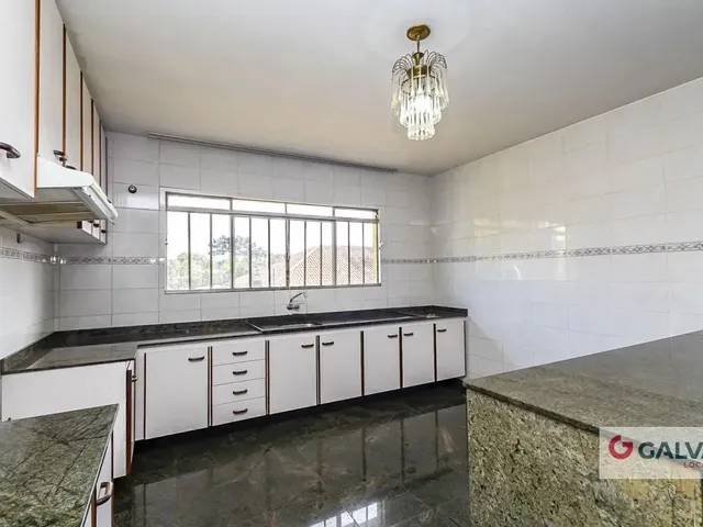 Casa 3 quartos e 1 banheiro, para alugar, no bairro Campo Comprido em Curitiba