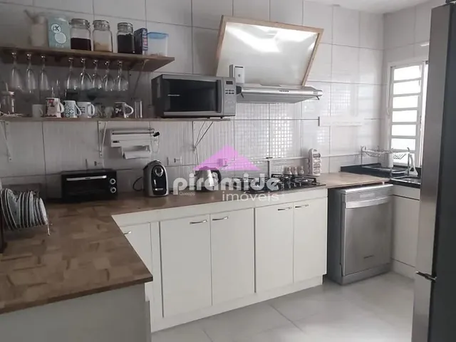 Casa com 375m² 2 quartos e 1 banheiro, à venda, no bairro Jardim São Judas Tadeu em São José Dos Campos