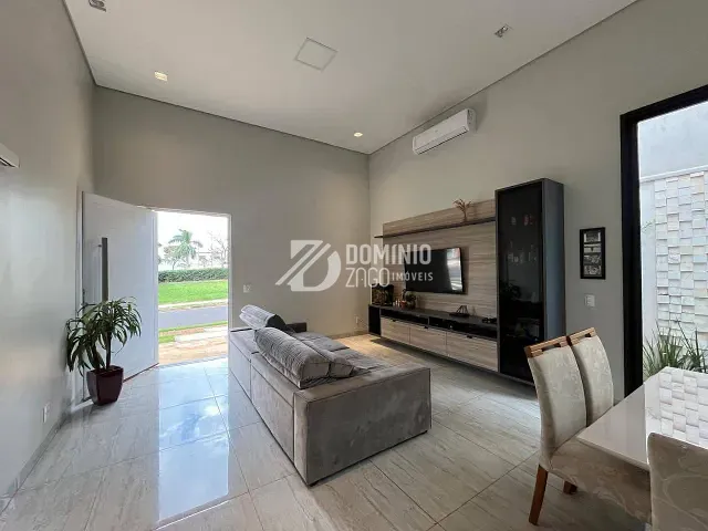Casa com 300m² 3 quartos e 4 banheiros, à venda ou para alugar, no bairro Estância dos Ipês em Uberaba