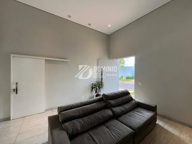 Casa com 300m² 3 quartos e 4 banheiros, à venda ou para alugar, no bairro Estância dos Ipês em Uberaba