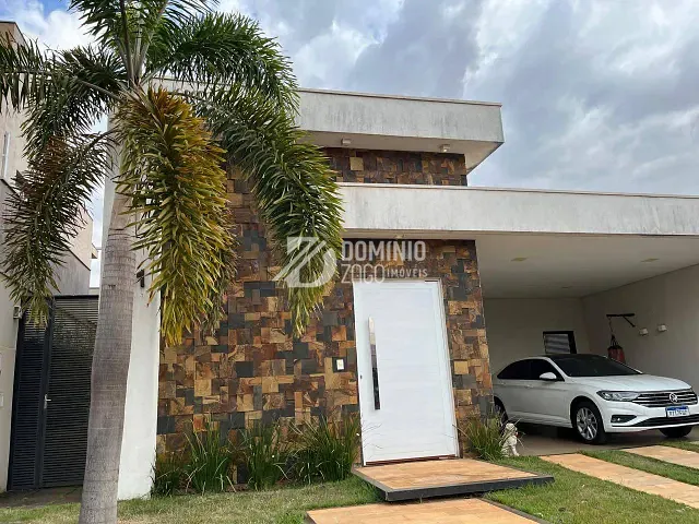 Casa com 300m² 3 quartos e 4 banheiros, à venda ou para alugar, no bairro Estância dos Ipês em Uberaba