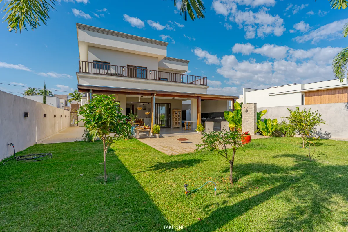 Casa em condomínio para venda com 3 quartos, sendo 3 suítes, 280m²