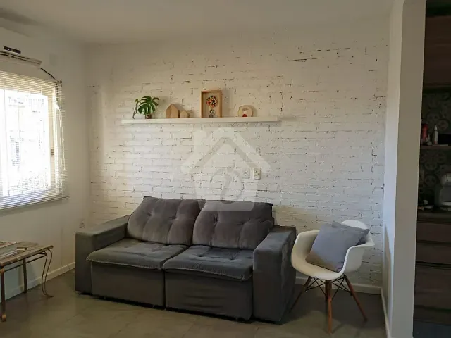 Casa 2 quartos e 1 banheiro, à venda, no bairro Pinheiros em Estrela