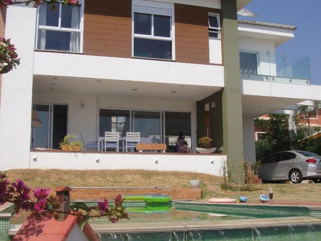 Casa com 500m² 3 quartos e 2 banheiros, à venda ou para alugar, no bairro Golf Park em Carapicuíba