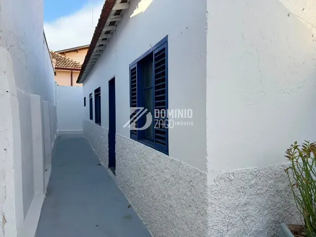 Casa com 448m² 2 quartos e 2 banheiros, para alugar, no bairro Fabrício em Uberaba